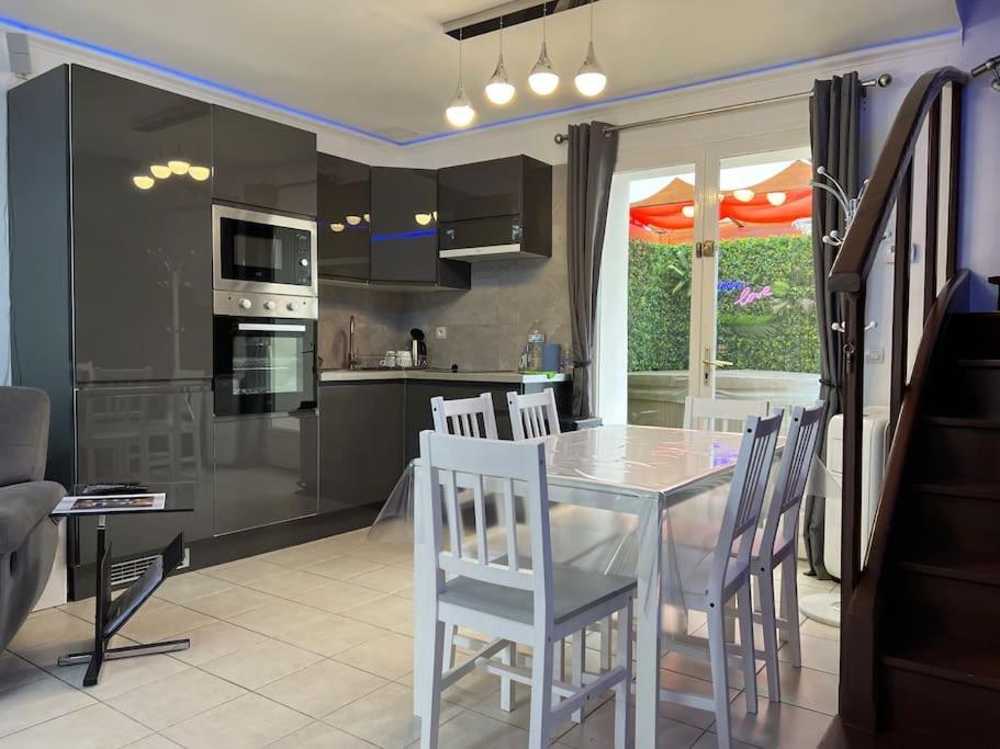 Kings Villa Near Disneyland Reserved Only For Family With Kids Saint-Germain-sur-Morin Zewnętrze zdjęcie